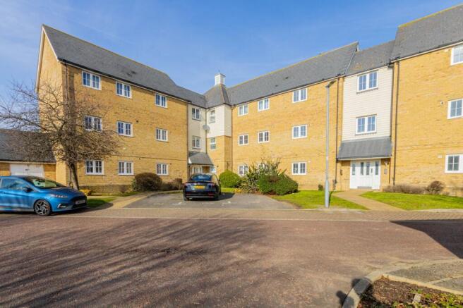 2 bed property, in Weyland Drive, £170,000