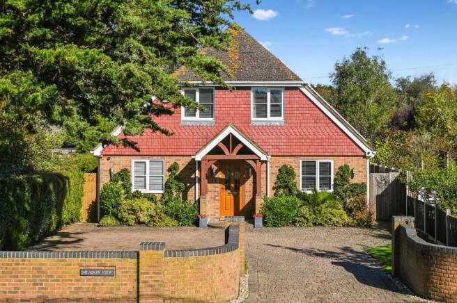 3 bed property, in Poplar Road, £625,000