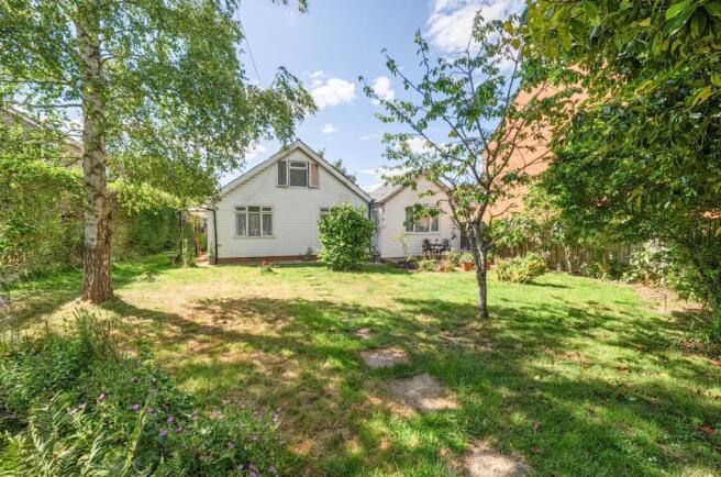 4 bed property, in Hadlow Road, £525,000