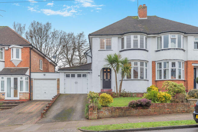 3 bed property, in Acheson Road, £325,000
