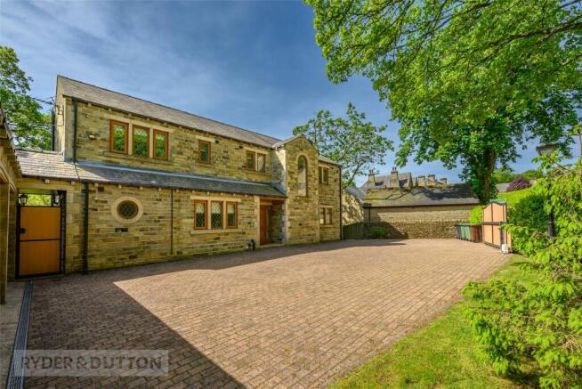 5 bed property, in Binns Lane, £975,000