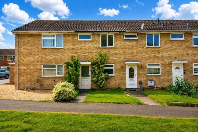 2 bed property, in Russet Way, £270,000