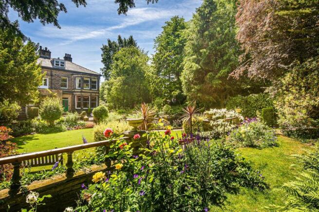 4 bed property, in Crossgates, £1,100,000