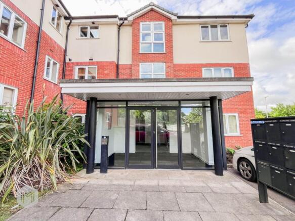 2 bed property, in Cumberland Avenue, £130,000