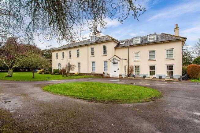 1 bed property, in Salthill Road, £275,000