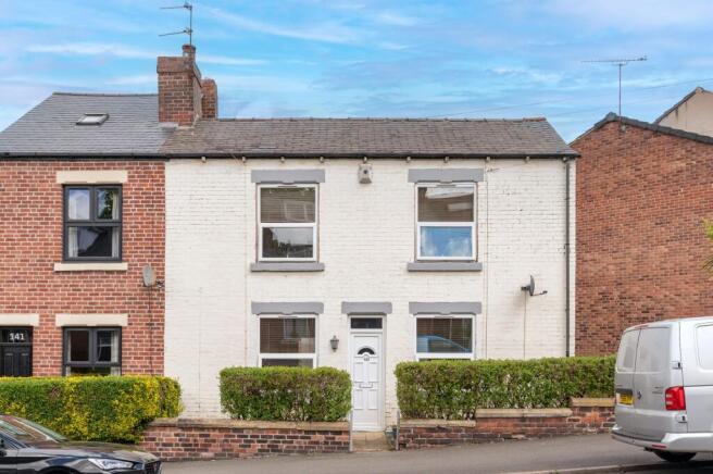 2 bed property, in Valley Road, £225,000