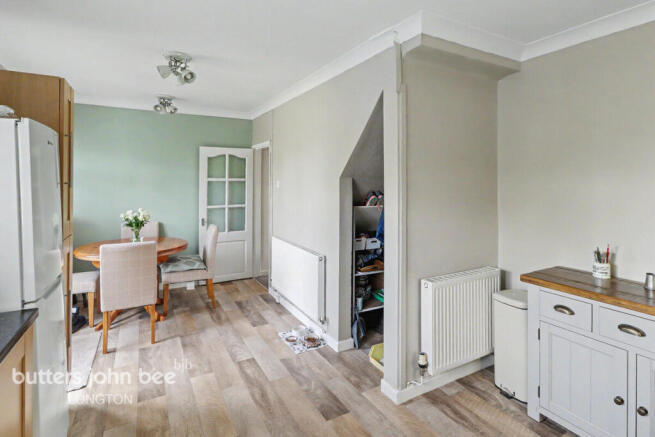 3 bed property, in Waterside Drive, £135,000