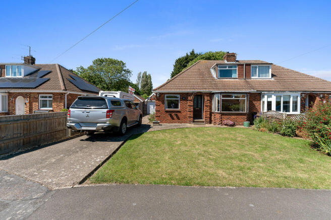 3 bed property, in Hawthorne Avenue, £175,000