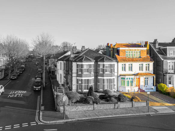 5 bed property, in Westcliff Parade, £700,000