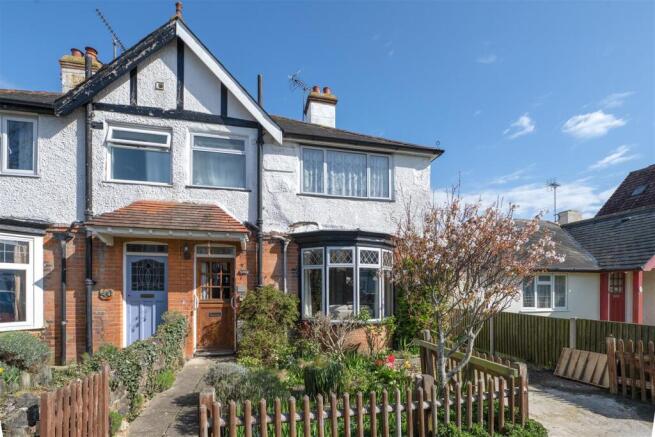 3 bed property, in Baddlesmere Road, £400,000