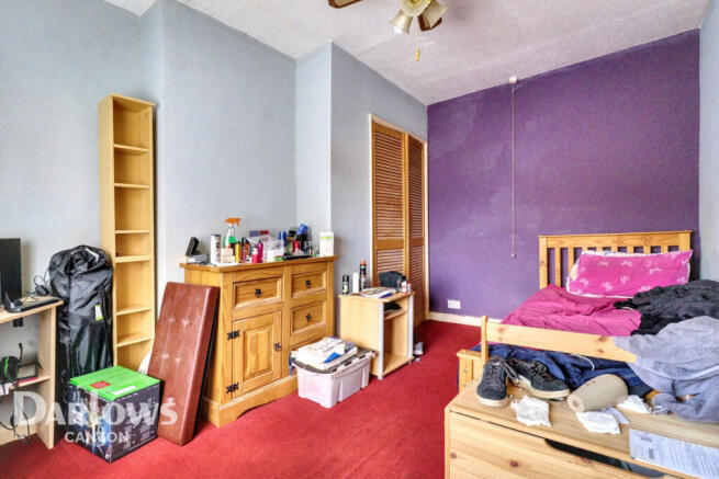 2 bed property, in Frank Road, £185,000