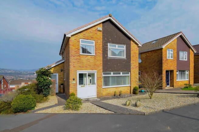 4 bed property, in Pen-Yr-Allt, £375,000