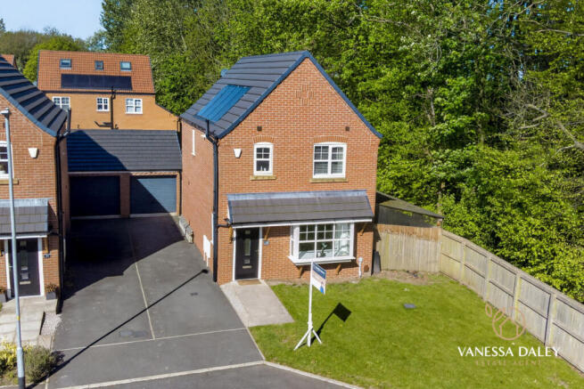 3 bed property, in Stapleford Close, £260,000