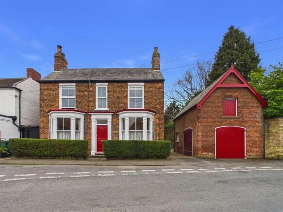 3 bed property, in Main Street, £550,000