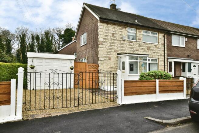 2 bed property, in Coxton Road, £275,000