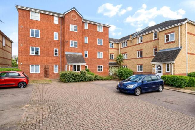 2 bed property, in Winery Lane, £375,000