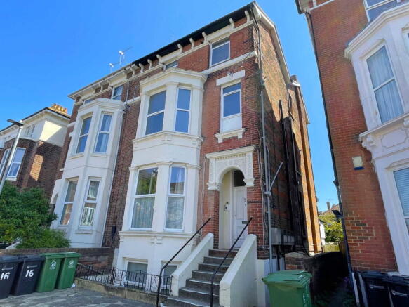 2 bed property, in St. Ronans Road, £155,000