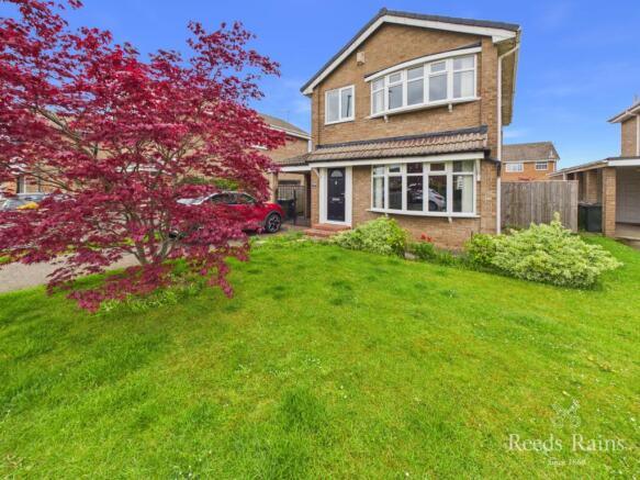 4 bed property, in Enfield Chase, £280,000