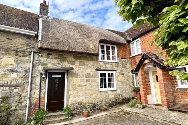 2 bed property, in High Street, £295,000
