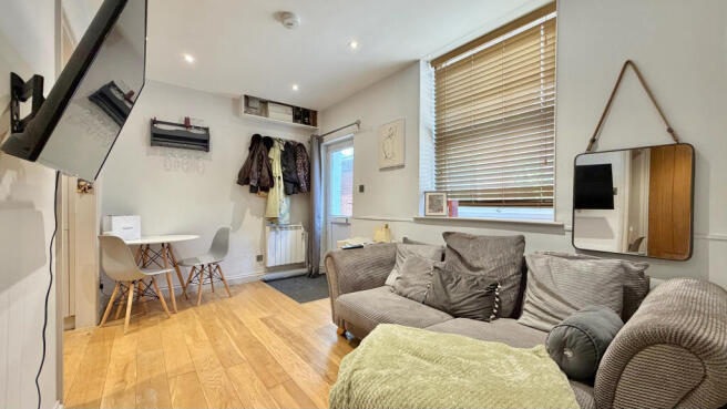 1 bed property, in Flat 4, £90,000