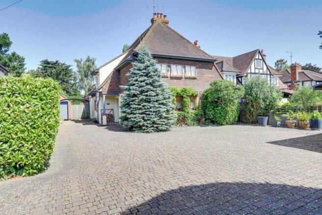 3 bed property, in Shepherds Lane, £1,050,000