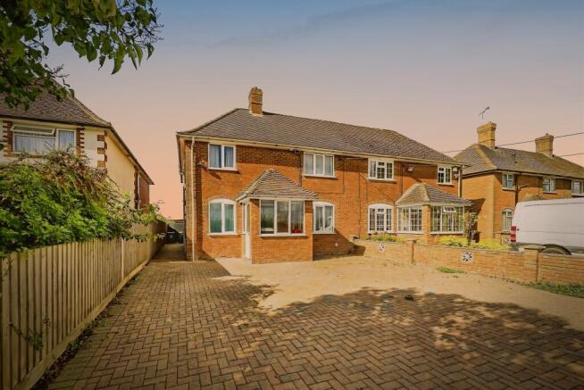 3 bed property, in Lower Road, £430,000