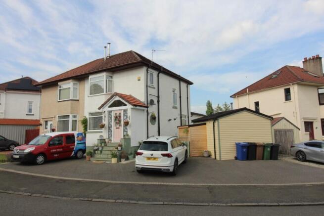 4 bed property, in Broomlea Crescent, £249,995