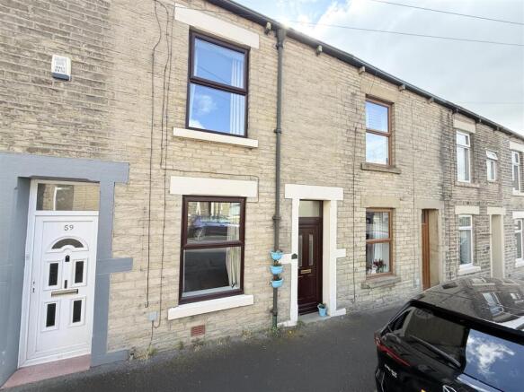 2 bed property, in Lorne Street, £185,000