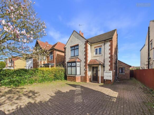 4 bed property, in Eastfield Road, £365,000