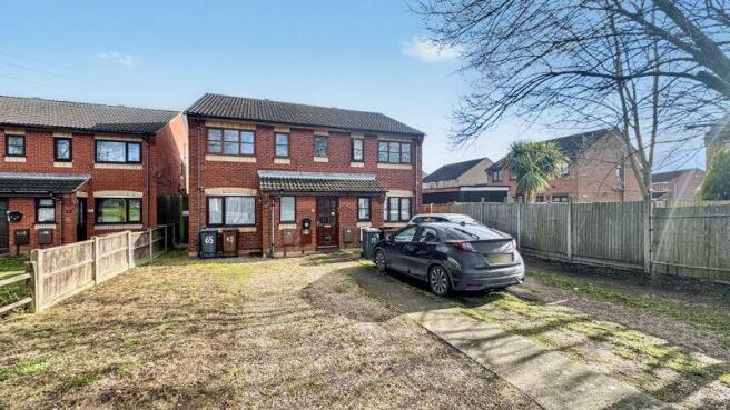 1 bed property, in Aldergrove Crescent, £80,000