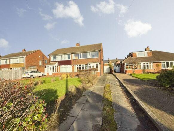3 bed property, in Halton Drive, £190,000