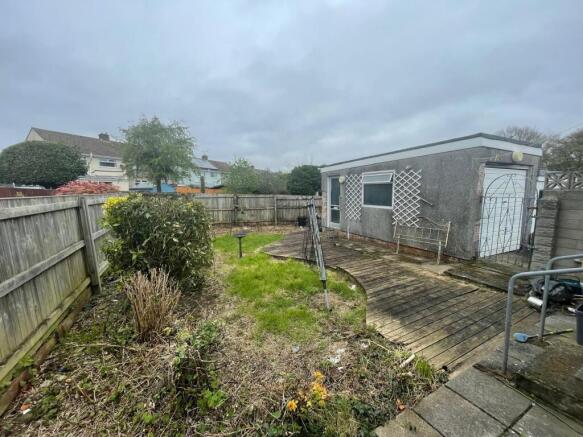 2 bed property, in Beechwood Drive, £325,000