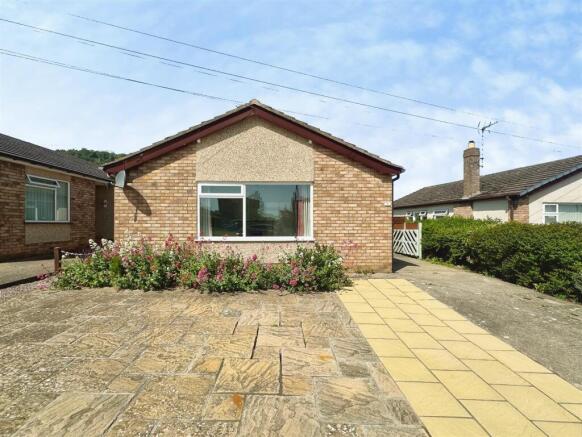 2 bed property, in Lon Derw, £245,000