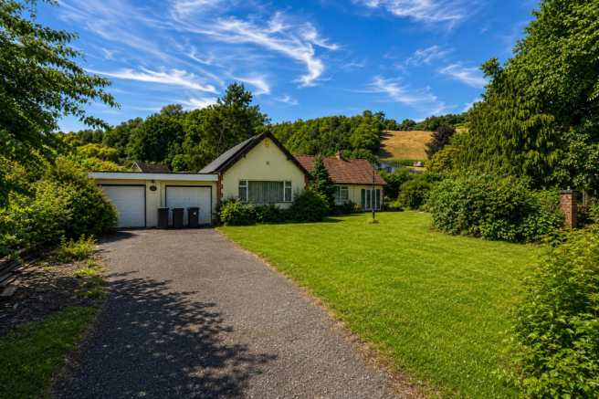 4 bed property, in Maris Drive, £860,000