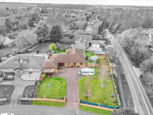 6 bed property, in The Highlands, £800,000