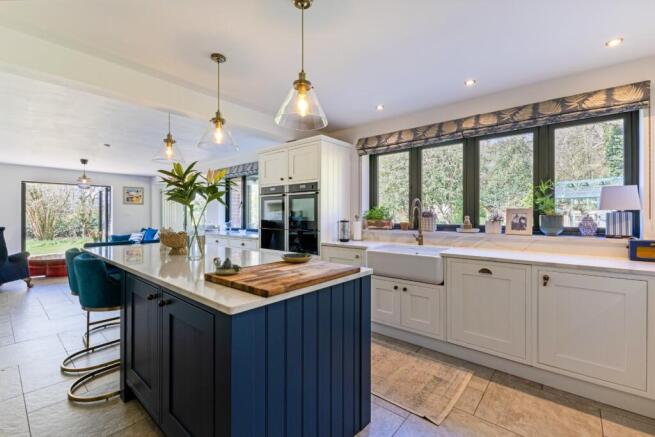 4 bed property, in Sauncey Wood, £2,000,000
