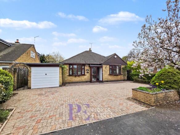 3 bed property, in Denis Road, £450,000