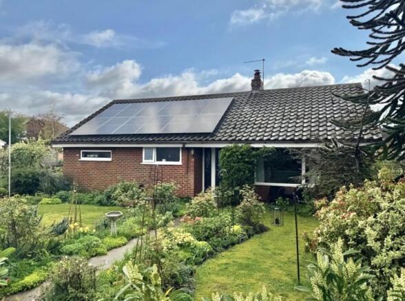 2 bed property, in Ripon Way, £349,950