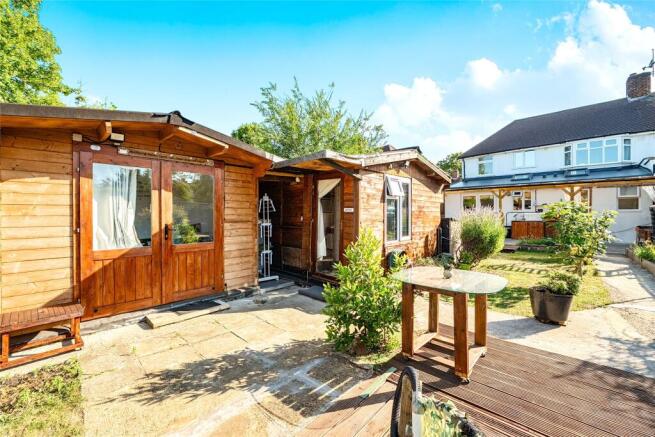5 bed property, in Worcester Close, £730,000