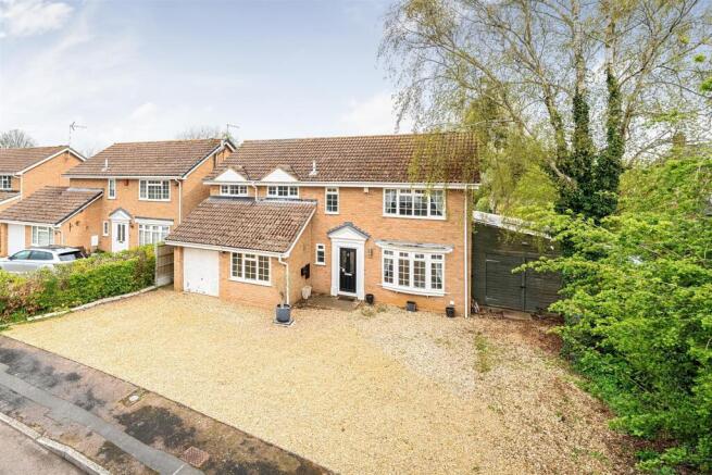 6 bed property, in Calvert Road, £600,000