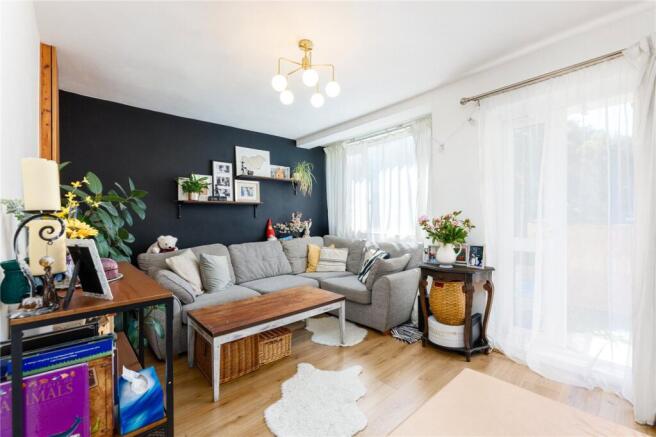 1 bed property, in Hayward Gardens, £299,950