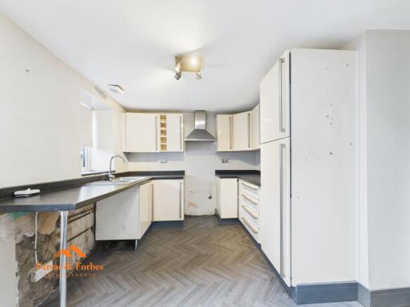 2 bed property, in Walton Street, £95,000