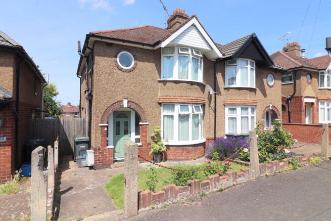 3 bed property, in Windermere Crescent, £360,000