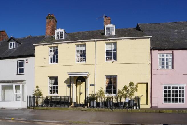 4 bed property, in Swindon Street, £575,000