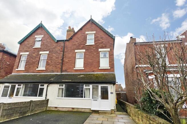 4 bed property, in Chestnut Street, £299,999