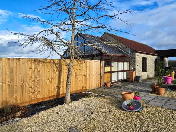 1 bed property, in Parkfields Orchard, £215,000
