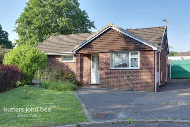 2 bed property, in Middlewich CW10, £240,000
