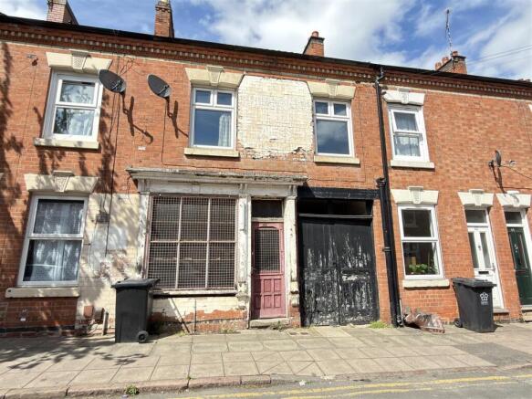 2 bed property, in Myrtle Road, £199,950