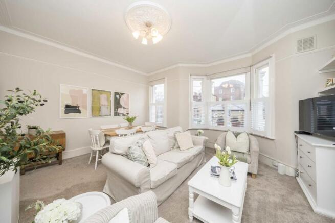 2 bed property, in Allfarthing Lane, £600,000