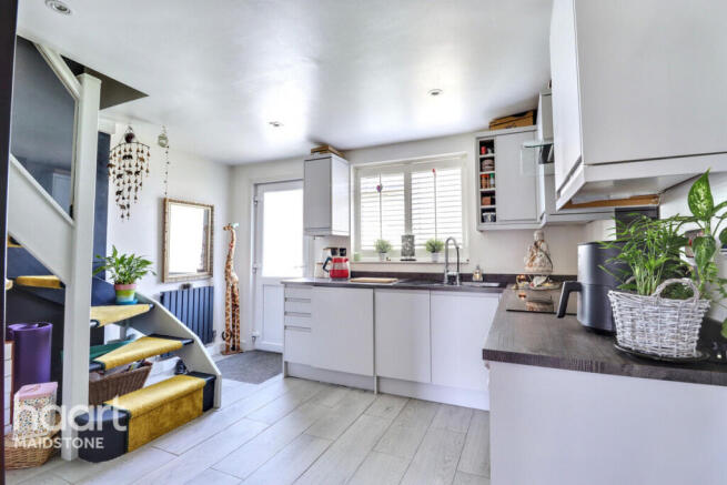 2 bed property, in The Green, £290,000
